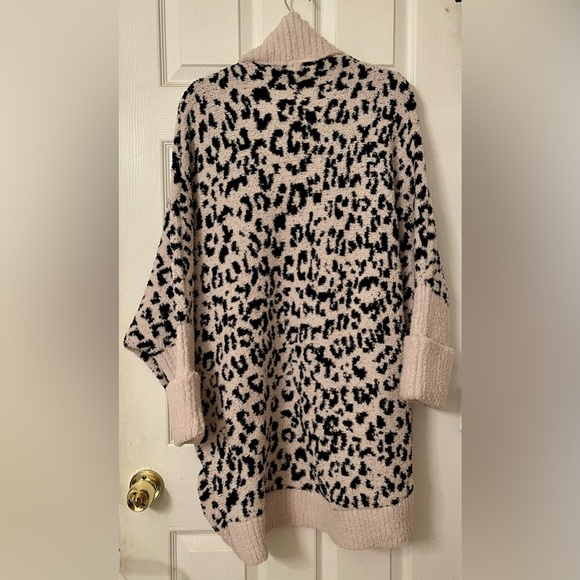 Chic Leopard Print Open Cardigan - Picture 3 of 4
